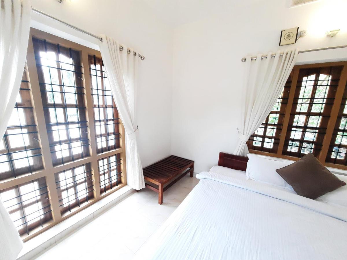 Oriole Homestay Thekkady Exterior photo