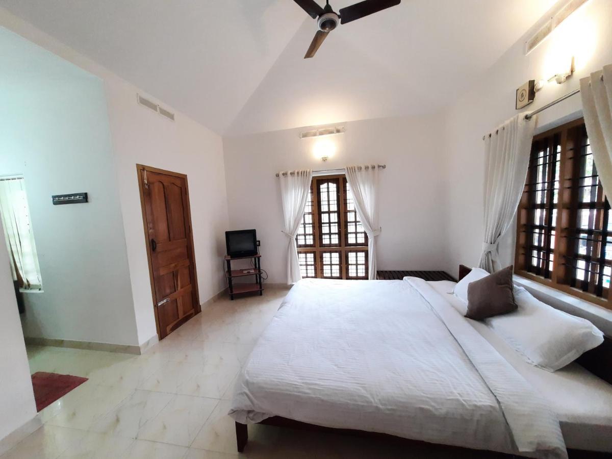 Oriole Homestay Thekkady Exterior photo