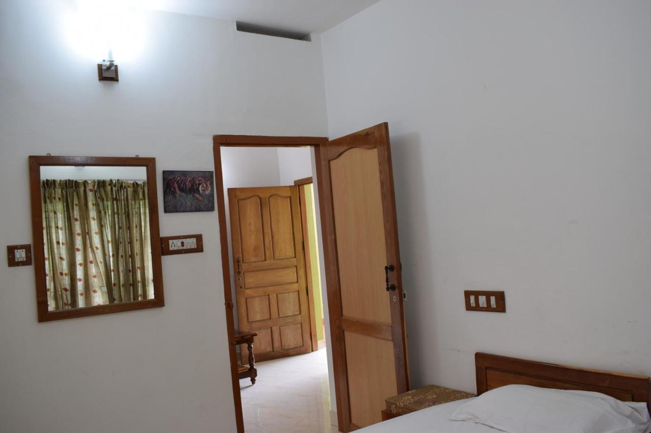 Oriole Homestay Thekkady Exterior photo