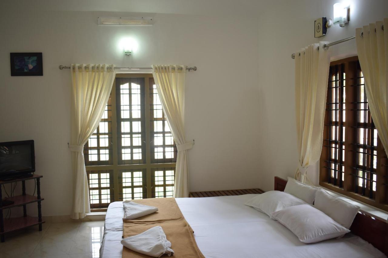 Oriole Homestay Thekkady Exterior photo